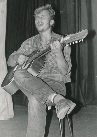 Performing at the Minimax Club in Litoměřice as a member of the Sklep Theatre, 1982