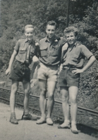 Jan Startl (vlevo) s Radko Trohařem (uprostřed) a Ivanem Havlem (vpravo), 1951