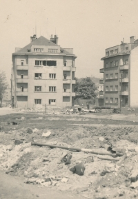 Vypálené domy na Pankráci po Pražském povstání, Praha, 1945