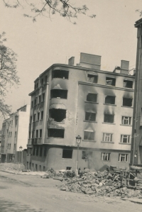 Vypálené domy na Pankráci po Pražském povstání, Praha, 1945