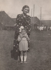 The witness with her mother - after the move, in the village of Maly Berezny (today's western Ukraine)