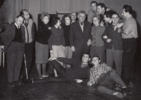 Cast of the play Our Furiants, actor and director Zdeněk Štěpánek in the middle, the witness next to him on the left, 1964