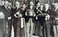 Opening of the St Wenceslas Treasure with the crown and jewels - Mayor Baxa, Abbot Zavoral, Grandfather F. Udržal, Karel Kašpar, Chancellor Šámal, 1929