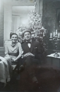 Libuše Paukertová-Leharová's parents at Christmas in Paris in 1933