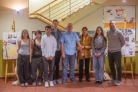 A group photo of pupils with the witness during the final presentation of the project Stories of Our Neighbours, 2024