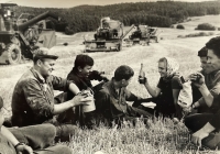 František Chlistovský and a snack with colleagues during the harvest, 1965