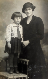 The witness in her childhood with her aunt Brožková, who wanted to adopt little Hana because the family was poor