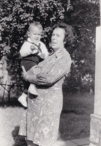 The witness with granddaughter Veronika, 1977