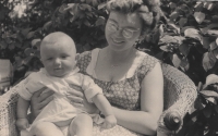 Libor Novák with his mother in Trutnov-Poříčí in January 1958