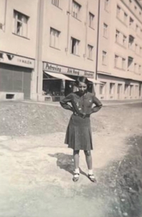 Hana Löwy Weinerová, the witness's mother, as a girl in front of her parents' house in Puškinova Street in Plzeň