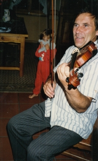 Josef Baierl at home