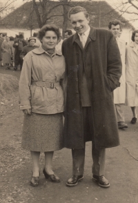 Josef Lexa se svou budoucí manželkou Annou Rybovou, 1956