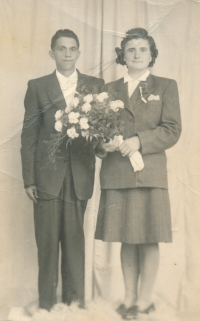 Wedding photographs of Jaroslava Hoťová's parents, 1947