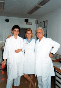 Nuri Sallaku with colleagues at the LDN (hospital for long term illness) of Prague Motol Hospital / late 1990s