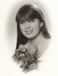 Hana Havlíčková, roz. Fukanová, foto na maturitní tablo, Šumperk, 1989