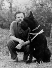 Karel Vlček with champion schnauzer Garry, show 1983