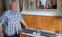 Jiří Stehlík with one part of the double knitting machine Dopleta 382, which he developed in Kovozávody in Frýdlant with his brother Jaroslav