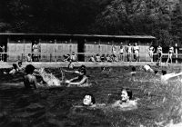 Helena Sallakuová with her sister Blažena in front / Prague swimming pool in Šárka / 1963