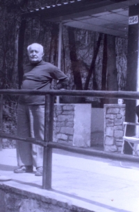 Vladimír Bohumil Šoffr, father of the witness, at the cottage