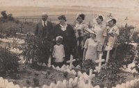 The Glanc family probably at the cemetery in Český Malín after the tragedy, 1940s, Český Malín