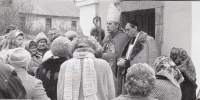 Pater Radkovský consecrating the chapel in Stary Rybnik, 1993