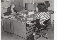 Jaroslava Rymešová (left) in the Chebsko editorial office in the mid-1990s