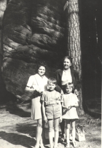 Miloš Müller with his mother, sister and grandmother Müller in Adršpach in the late 1960s