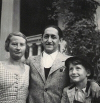 Witness's parents Viktor and Marie Picks and brother Bobby before World War II