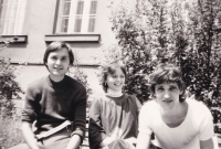 At the Faculty of Philosophy in Brno (on the left, poet and literary scholar Zbyněk Fišer, in the middle, the first wife of the witness), early 1980s