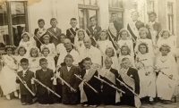 Ludmila, then Mrlíková, (first on the left below) together with her children after the first Holy Communion