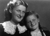 Zdeňka Pospíchalová (left) with her sister