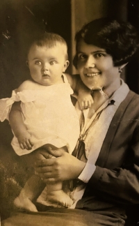 Marie Čálková with her mother, 1928