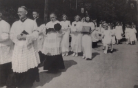 Procession to the first Mass from Předbor to the church in Luka by the new priest Karel Šindelář in 1942