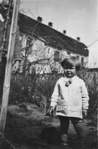 Zdeněk Weitosch with his grandparents in Veselí nad Lužnicí, 1930s