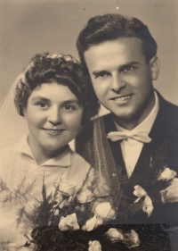 Jarmila Zaviačičová with her husband in a wedding photograph, 1958