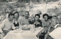 Family trip to the Brno dam lake, Zuzana Bílková is second from right, 1963