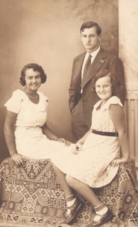 The Vlk siblings together, from left Alžběta Vlková, Jan Vlk and Anna Vlková, circa 1930