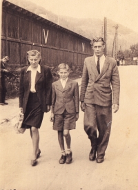 Adolf Lick with his parents