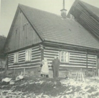 Antonín and Zdeňka Basař, grandparents of Blahomír Basař, in front of their cottage in Dřínov, ca. 1930