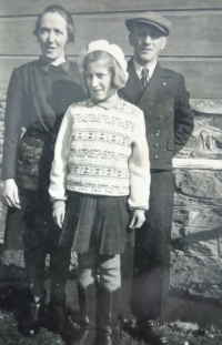 Helena Šimůnková with her parents