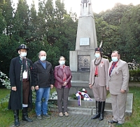 Slatin Sokols (Miroslav Lebduška first from right) at the memorial on Memorial Day of Sokolism, 8 October 2020