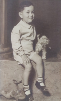 Thomas Kornfeld, later Thomas Kolsky at the age of three