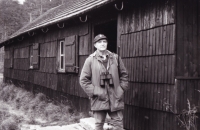 Adolf Lick in front of his cottage in Jeseníky