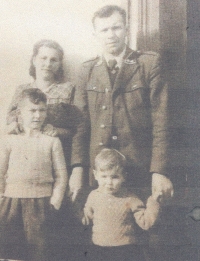 Uncle Bohumil Fulín with his family