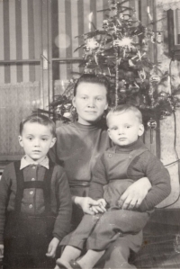 1958 Pavel Záleský (left) with his mother and brother Petr at Christmas without his imprisoned father