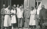 Family of the witness (uncle Heinrich, aunt Petra, Else, Georg, ..., dad, uncle, Zdenka, ...)