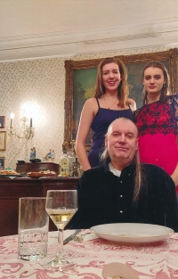 Tomáš Vydra and his daughters Julia and Luisa, 2022