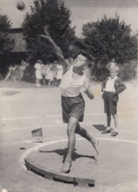 Stanislav Řídký at an athletic competition in Slatiňany, 1942