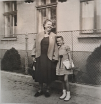 Marcela Pustinová with her mother in front of their home in Velké Leváry, 1949