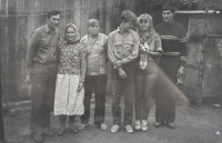 Dagmar Pavlíková in Romania with a local family